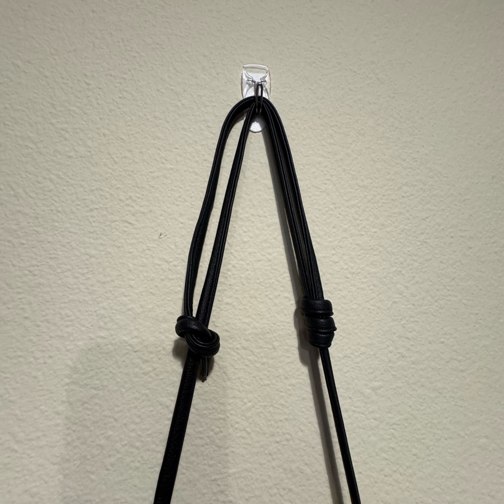 Elegant Black Faux Leather Crossbody Bag - Picture 4 of 5
